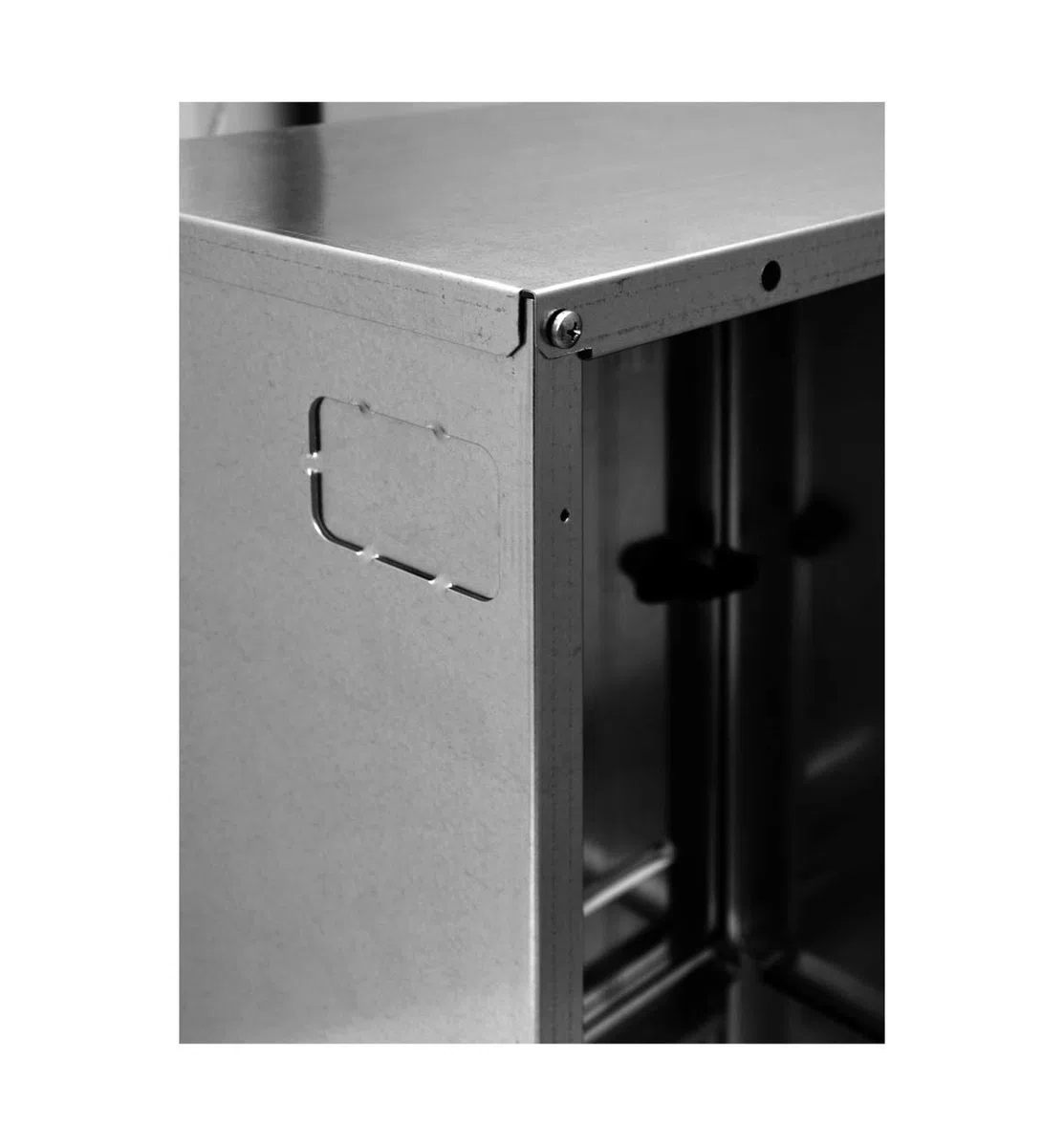 PUGLIELLI SRL Cassetta contatore gas con schienale zincato 6/10 certificata ISO 9001:2015 fornita in kit di montaggio e chiave quadrata (70x40x25)