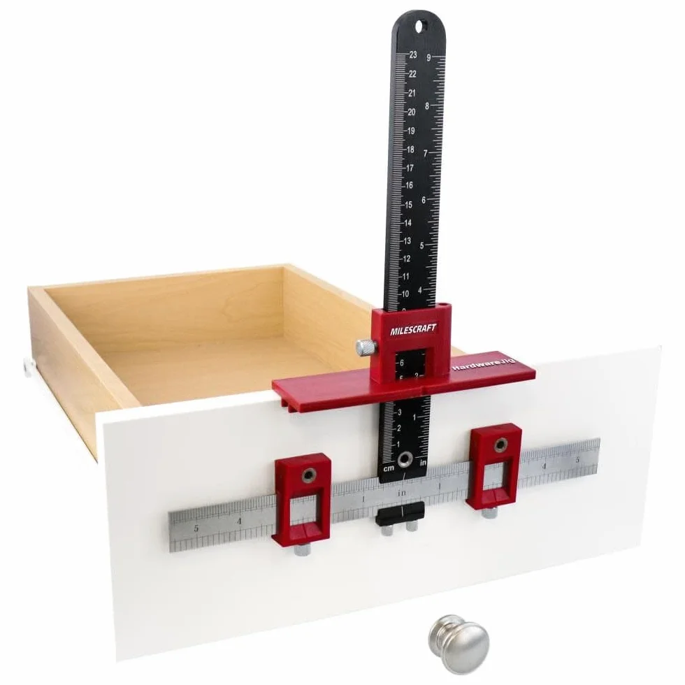 Milescraft 1340 Hardware Jig - Guida per trapano regolabile per installare rapidamente maniglie di armadio/cassetto, manopole e tiri. Modello hardware per armadietti, maschera guida foratura legno,
