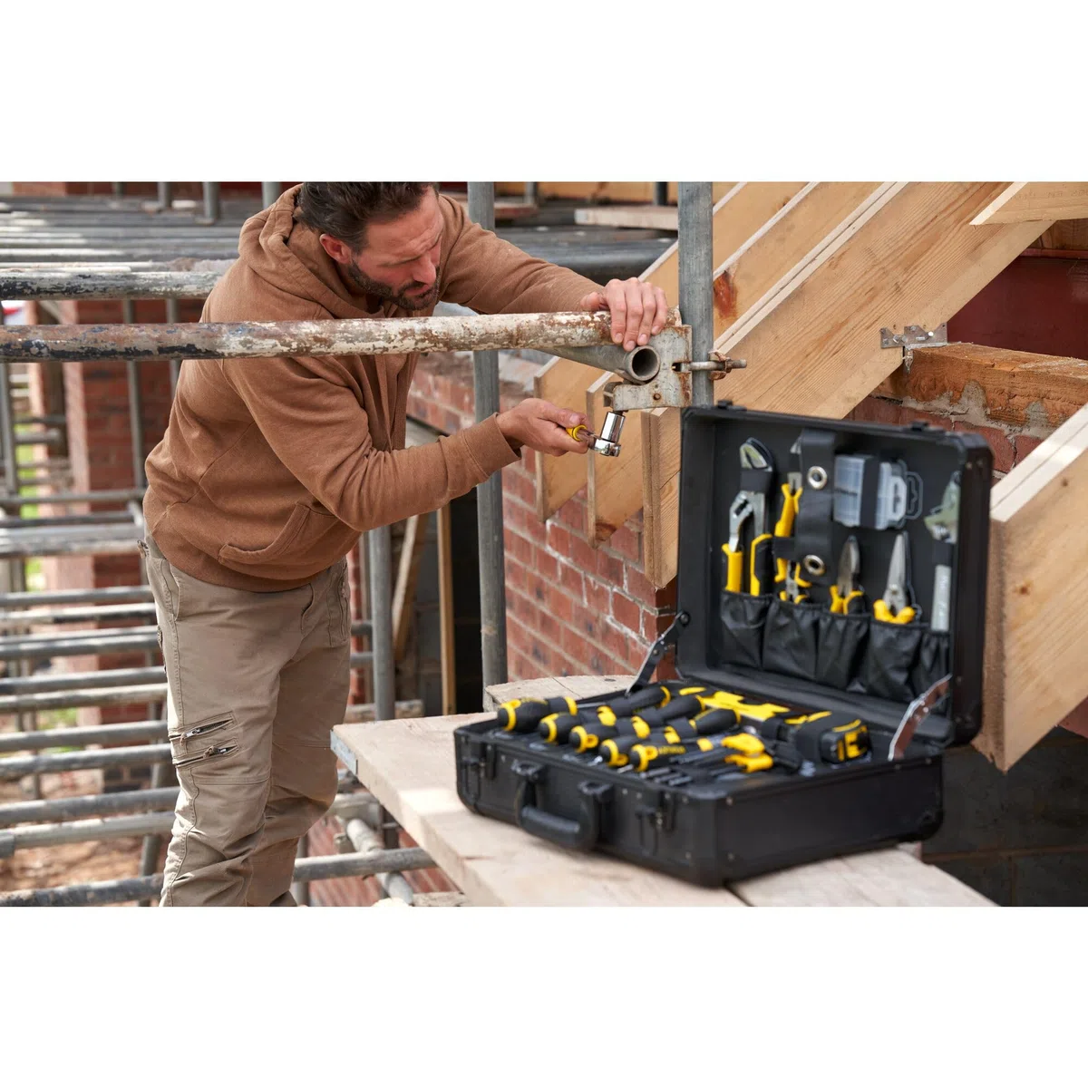 Stanley STMT98109-1 Valigia Manutenzione 142 Utensili, ‎Multicolore, ‎47.5 x 37.5 x 17.5 cm, 12.4 Kg & STHT0-62143 Set 57 Pezzi Giraviti e Inserti e Chiavi a Bussola
