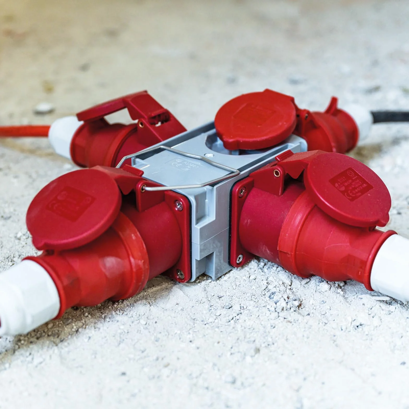 Brennenstuhl 1081640 Adattatore distributore di Corrente IP44 (1 Spina 3 Prese CEE 400 V/16 A) per Cantieri, Grigio, Rosso