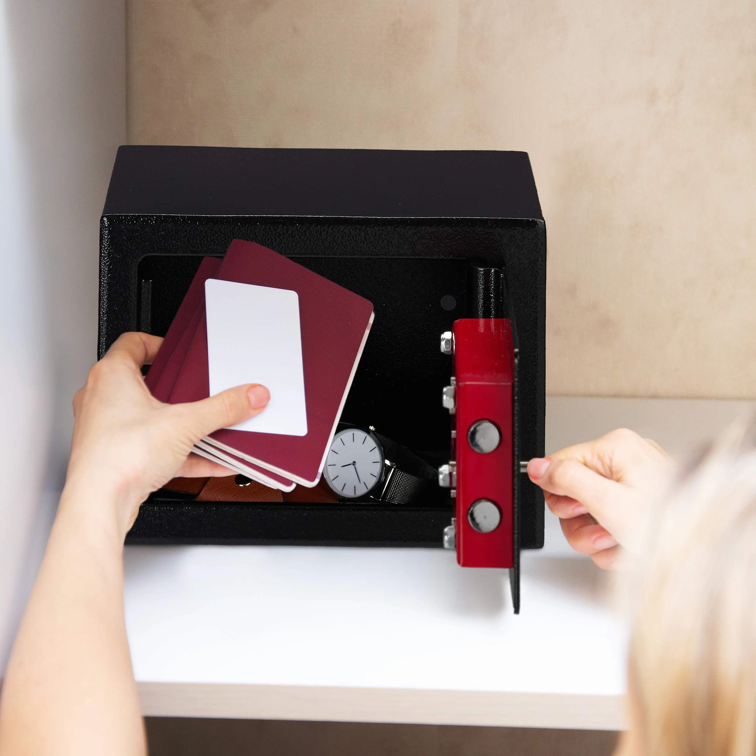 Relaxdays Cassaforte Mobile con Chiave, Serratura Doppia, a Parete o a Pavimento, Mini Safe,HLP 17x23x17,Cassetta; Nero