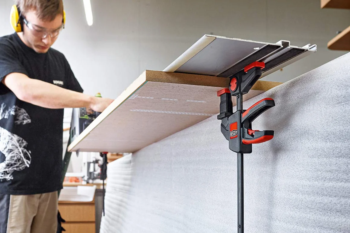 BESSEY Morsetto e morsetto da tavolo EZR15SET, fissaggio di guide ai tavoli di lavoro, adattatore utilizzabile sulla parte superiore/inferiore, peso 0,90 kg