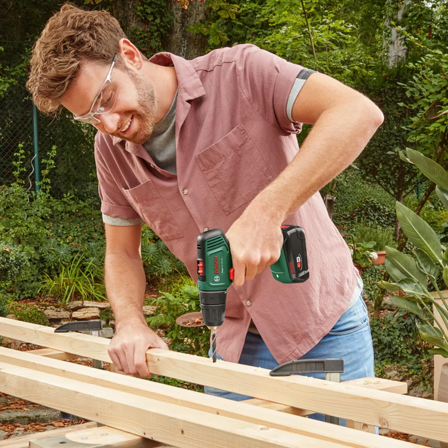 Bosch Home and Garden EasyDrill 18V-40 Trapano avvitatore a batteria, progetti di avvitamento o foratura su legno, metallo e plastica, 241 punte, 1 batteria da 1.5 Ah, sistema 18 volt, in SystemBox