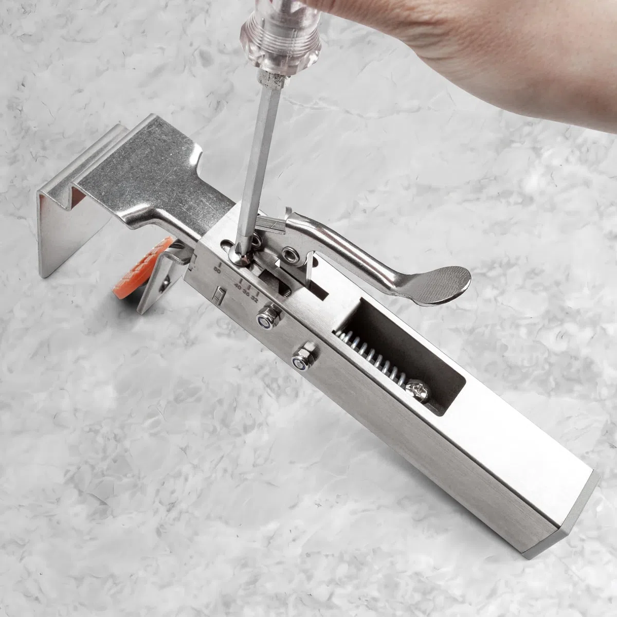2PCS Morsetti di fissaggio per cassetti regolabili, morsetti universali per l'installazione di armadi in acciaio inossidabile, clip di fissaggio per installazione regolabili da 32 a 50 mm