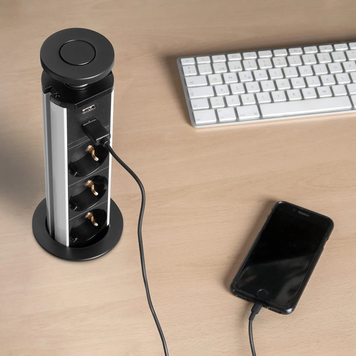 Emuca - Blocco multipresa a scomparsa con 3 prese schEUo EU e 2 porte USB, torretta multipresa a scomparsa per piano lavoro di cucina o scrivania, Verniciato nero, Tecnoplastica e Alluminio