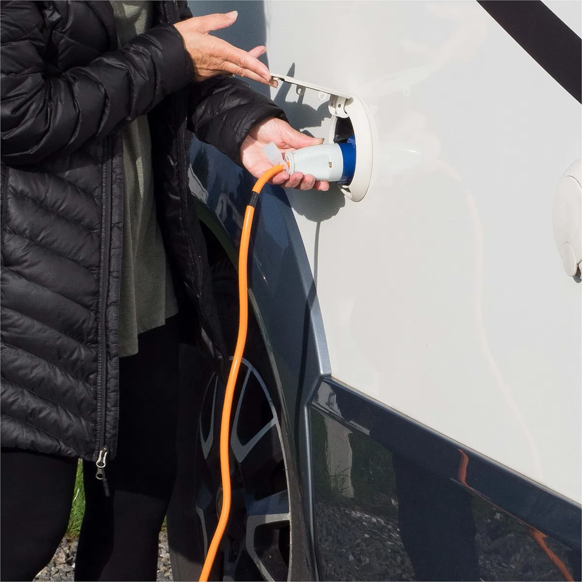 GADLANE Cavo di prolunga CEE 25m Robusto per Roulotte, 16 Ampere, 240 V, cavo da campeggio, ben visibile, colore arancione, ideale per camper (25 metri)