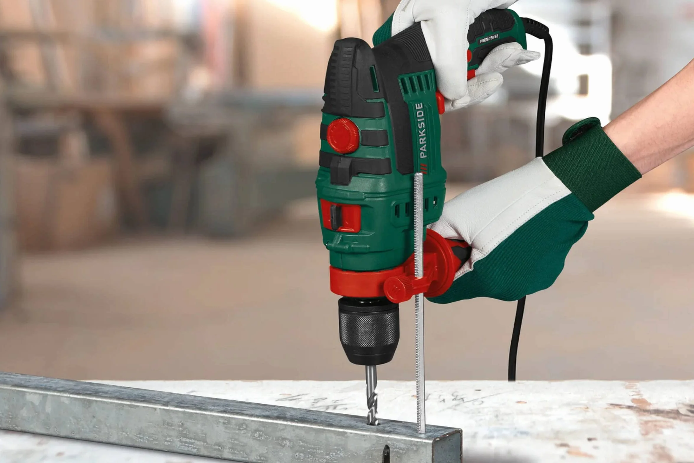Parkside 750 W PSBM 750 B3 trapano a percussione ideale per forare cemento, pietra, metallo o legno Include un arresto di profondità in metallo Fornito con spina UK