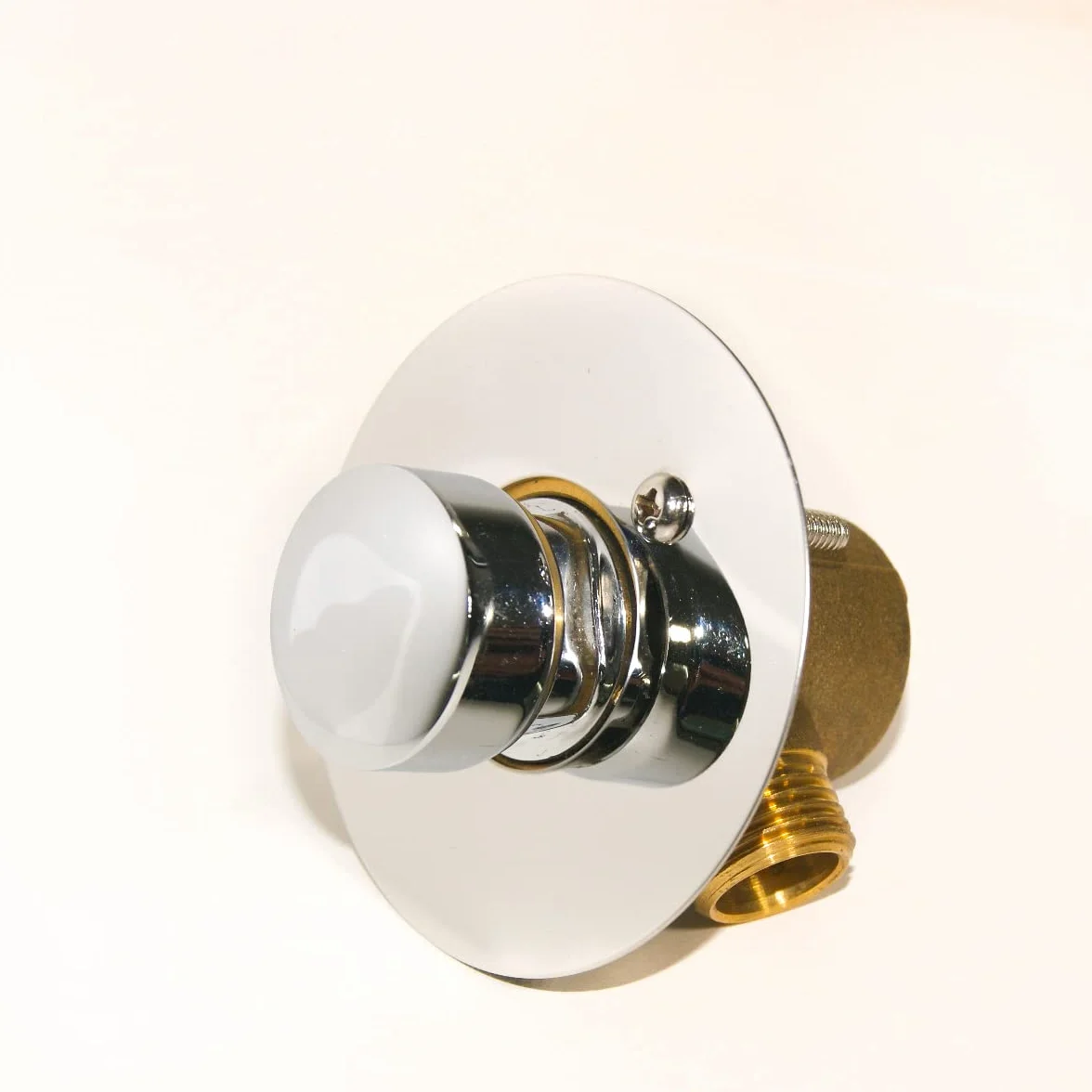 GOLDMAN SERVICE | Rubinetto a parete temporizzato, a pulsante, cromato, con chiusura automatica di breve durate, risparmio idrico, con bordo. M-M 1/2"