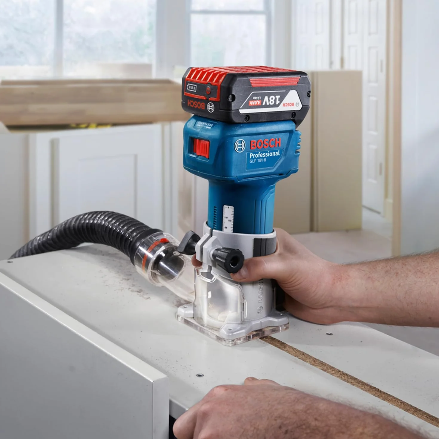 Bosch Professional 18V System Rifilatore a batteria GLF 18V-8 (incl. guida paral., adat. aspir. rifil. sup., adat. aspir. rifil. bordi, guida rullo taglio filo, pinza 8 mm, chiave, senza batt./caric.)
