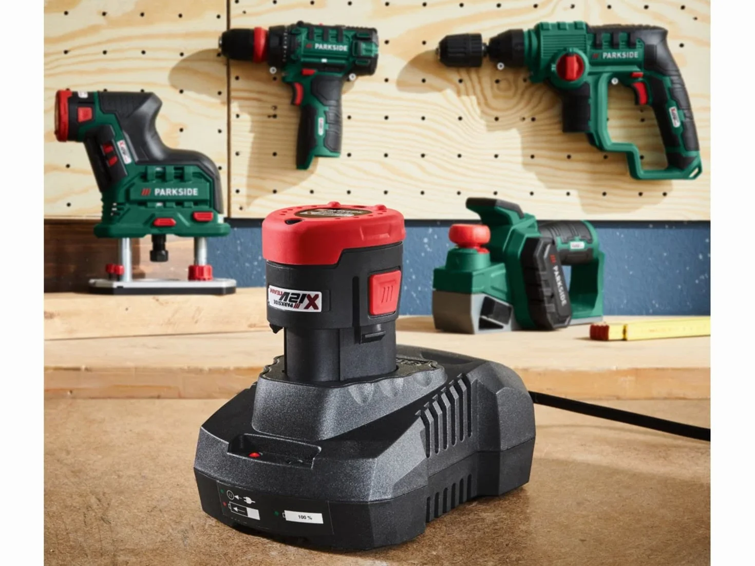 Parkside Batteria + caricatore 12 V PAPK 12 A3" (12 V, 2 Ah) con caricatore PLGK 12 A2" (2,4 A)