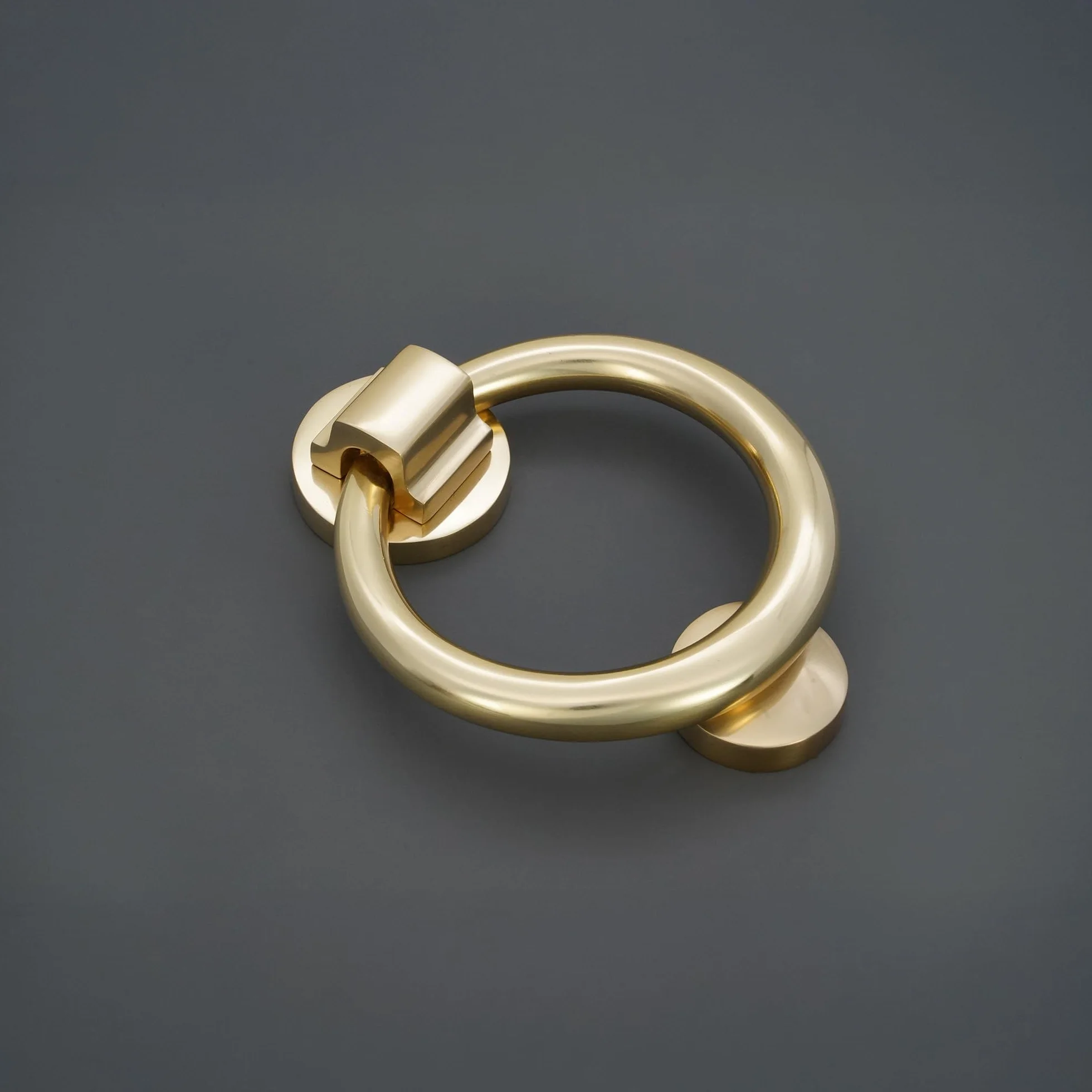 Infinity Decor Battente ad anello in ottone massiccio da 12,7 cm con finitura in ottone lucido – Battente per porta d'ingresso di alta qualità per mobili d'ingresso