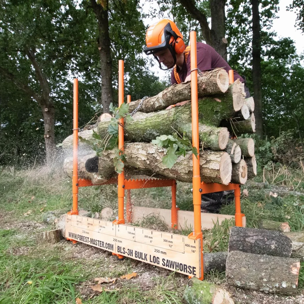 Forest Master BLS-3H Cavalletto per Tronchi – Perfetto per il Taglio Preciso di Più Tronchi – Capacità 250 kg – Compatto, Leggero e Pieghevole – 3 Catene Autobloccanti per Maggiore Stabilità