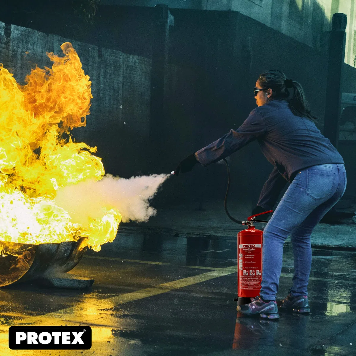 Estintore a polvere Protex PDE 6 estintore a polvere – 6 kg – per le classi di fuoco ABC – certificato secondo DIN EN 3 e CE – 9,5 kg – con pratico supporto – con placca di prova – Made in EU