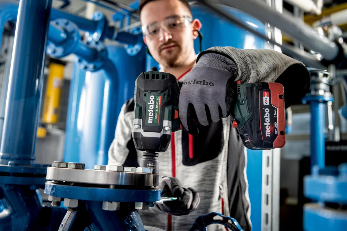 metabo Avvitatore a impulsi a batteria SSW 18 LTX 800 BL – 602403840 – 18 V – Avvitatore a impulsi con motore brushless e funzione APS – Senza batteria e caricabatterie