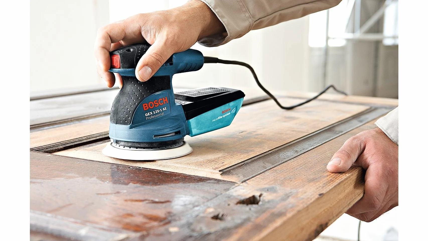 Bosch Professional GEX 125-1 AE Levigatrice rotoorbitale (platorello da 125 mm, 250 W, 3 fogli abrasivi, incl. valigetta professionale)