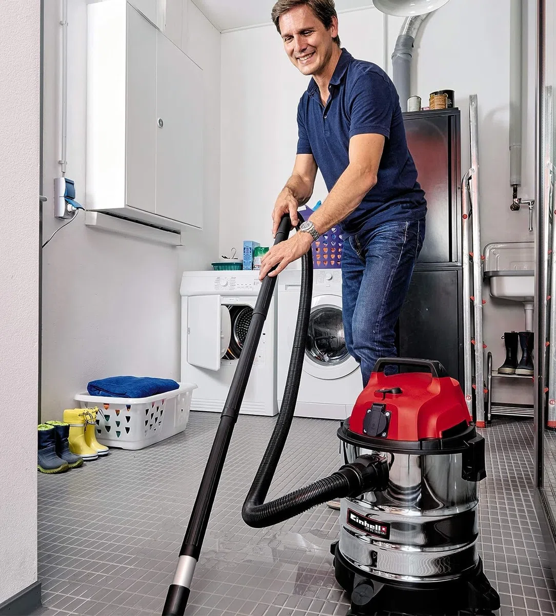 Einhell Aspiratore di solidi e liquidi TC-VC 1820 SA (20 litri, tubo in plastica a 3 elementi, tubo flessibile di aspirazione da 150 cm, sacco di raccolta del materiale aspirato, filtro in espanso)