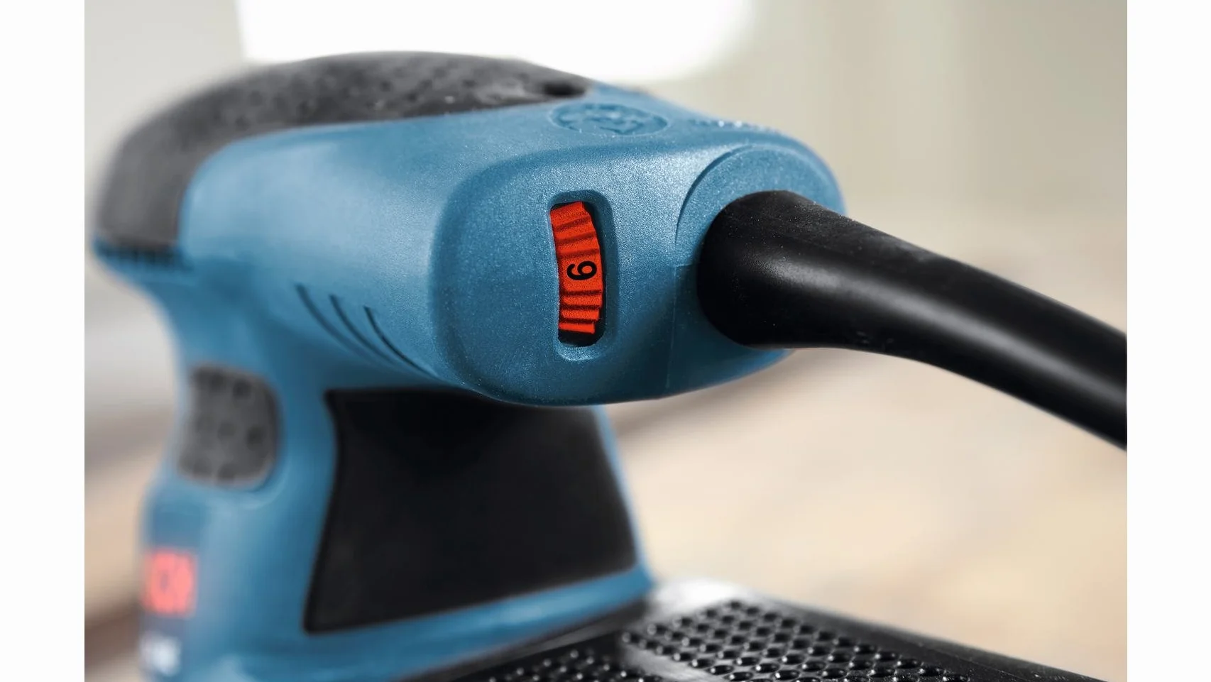 Bosch Professional GEX 125-1 AE Levigatrice rotoorbitale (platorello da 125 mm, 250 W, 3 fogli abrasivi, incl. valigetta professionale)
