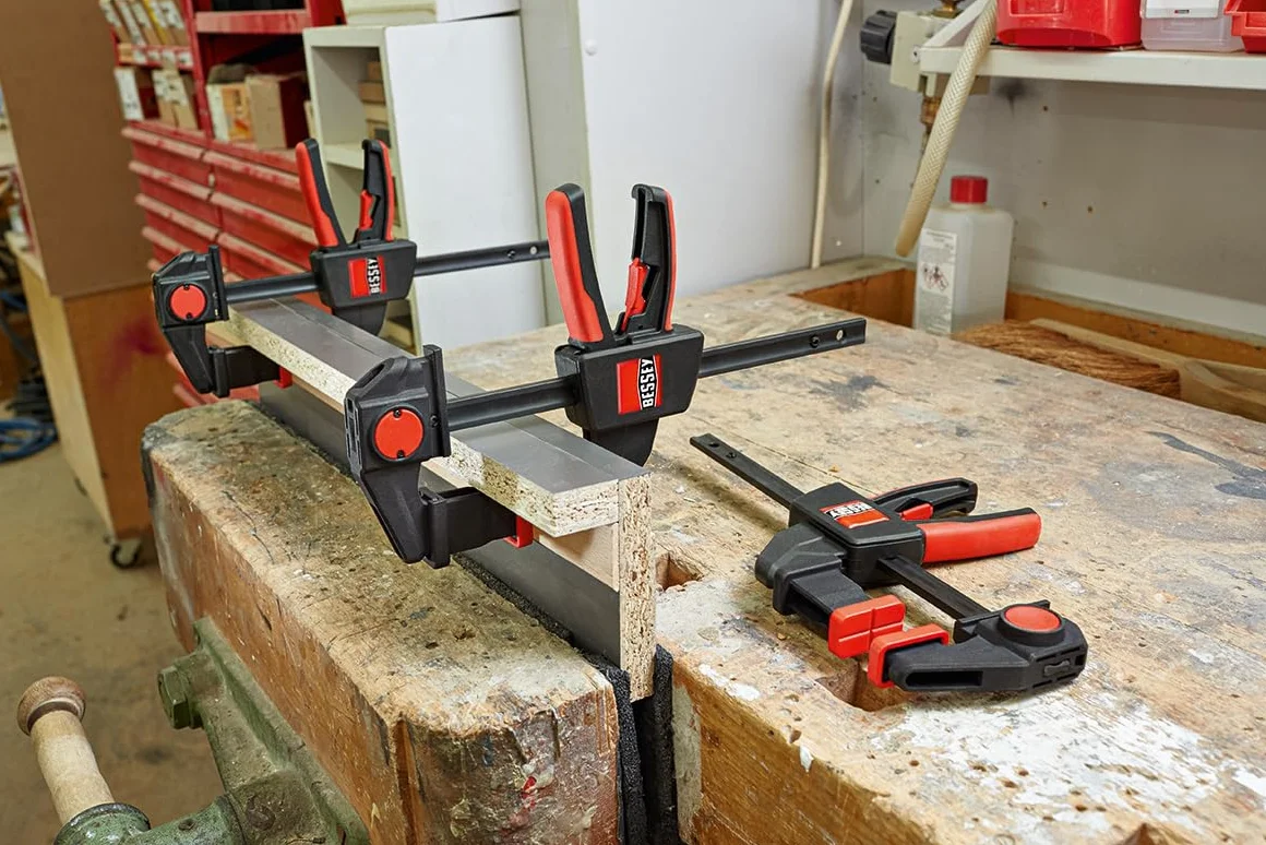BESSEY Morsetto e morsetto da tavolo EZR15SET, fissaggio di guide ai tavoli di lavoro, adattatore utilizzabile sulla parte superiore/inferiore, peso 0,90 kg