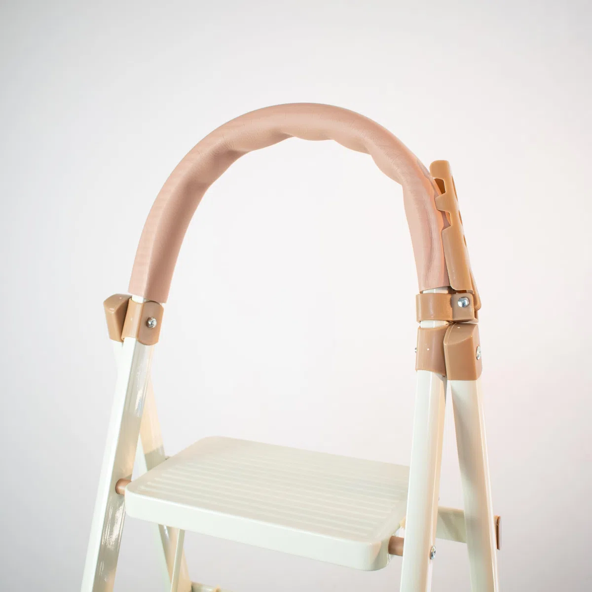 Scala pieghevole 3 gradini con corrimano, scaletta in acciaio, gradini larghi antiscivolo 18 cm, portata 150 kg, compatta