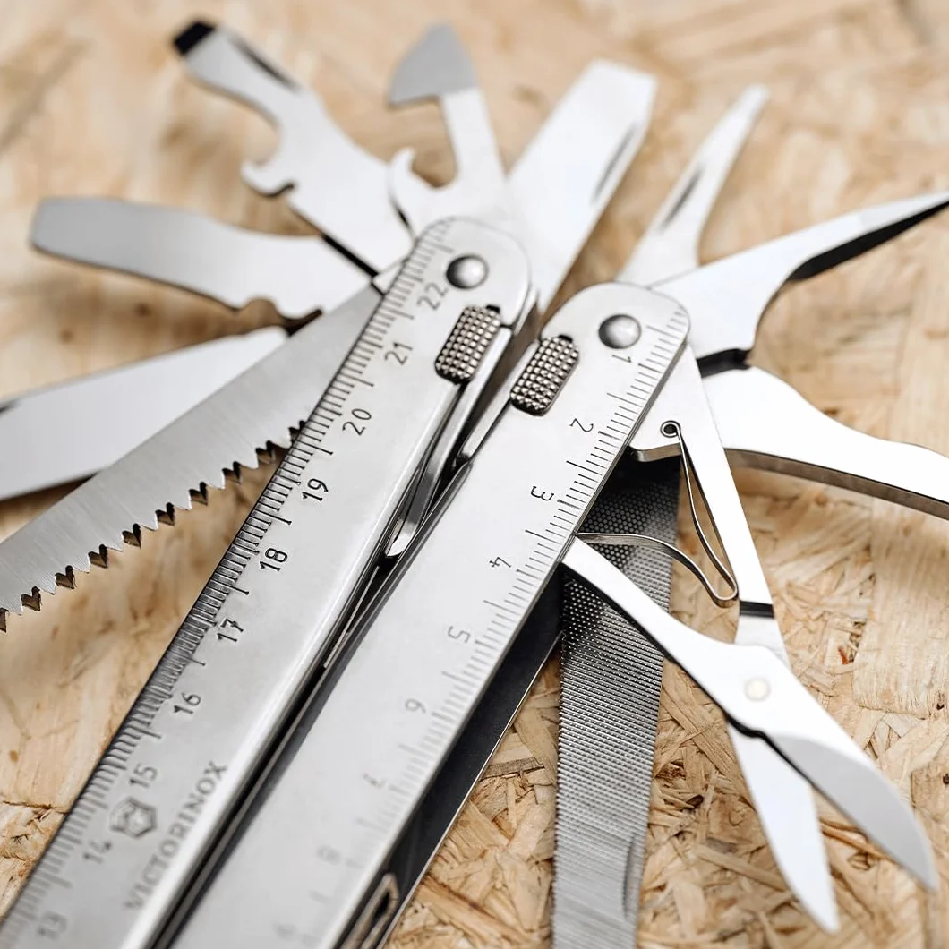 Victorinox SwissTool X Plus, 37 funzioni (Lama, seghetto per Legno), Fodero in Pelle Incluso